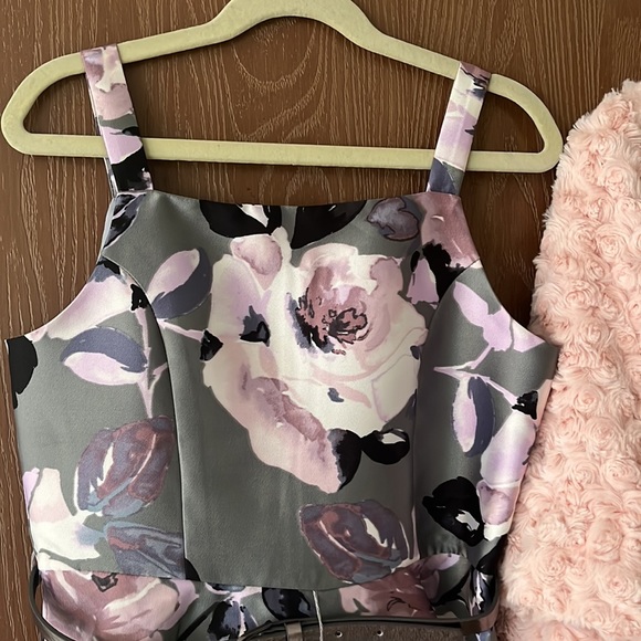 Floral belted dress and pink jacket - Picture 4 of 8